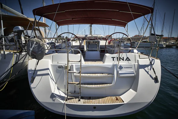 Jeanneau 53 par LM Yachting à Biograd na moru