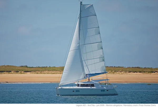 Lagoon 421 från Dream Yacht Charter i Airlie Beach