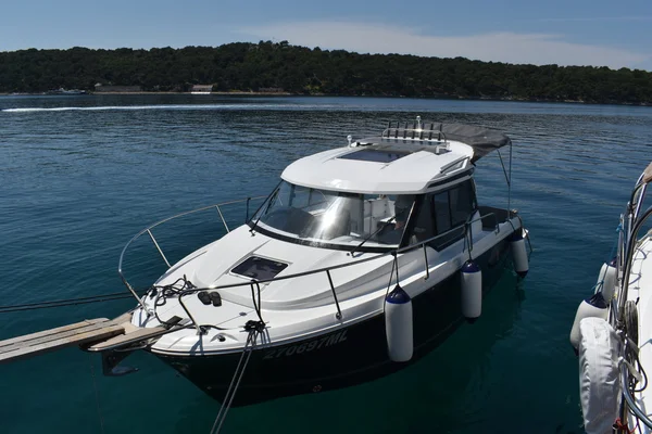 Merry Fisher 795 från Jadranka Yachting i Mali Lošinj