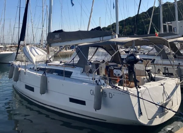 Dufour 390 von Yachting in Sardinia in Portisco