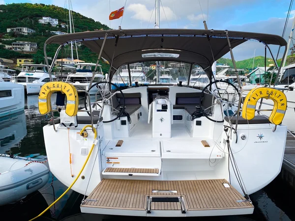 Sun Odyssey 440 par Horizon Yacht Charters à Nanny Cay