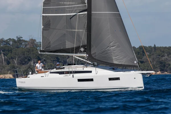Sun Odyssey 350 av Dream Yacht Charter i Bolans