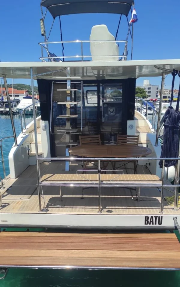 Futura 40 Grand Horizon della Angelina Tours a Vodice