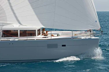 Lagoon 450 de Dream Yacht Charter en Parham Town