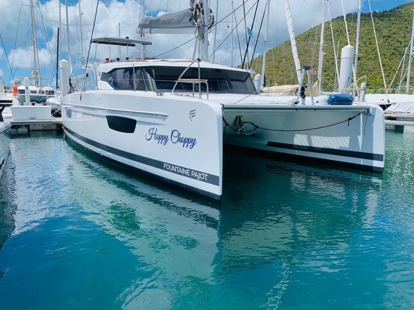 Fountaine Pajot Isla 40 yritykseltä Waypoints Yacht Charters Nanny Cayssa
