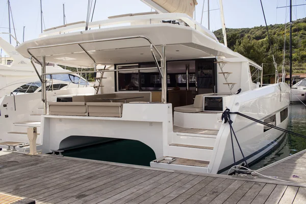 Dufour 48 Catamaran från Q-Yacht i Primošten
