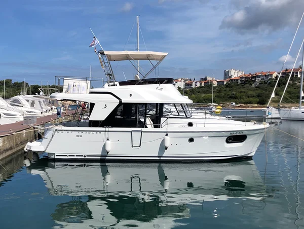 Swift Trawler 35 av LM Yachting i Biograd na moru
