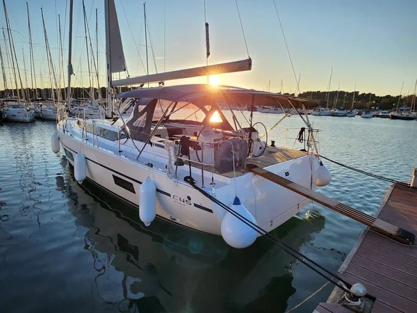 Bavaria C45 Style von In2theBlue Charter in Primošten
