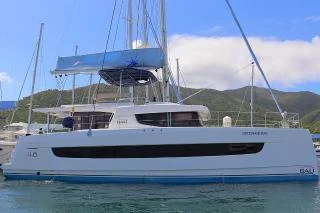 Bali 4.6 par Navigare Yachting à Parham Town