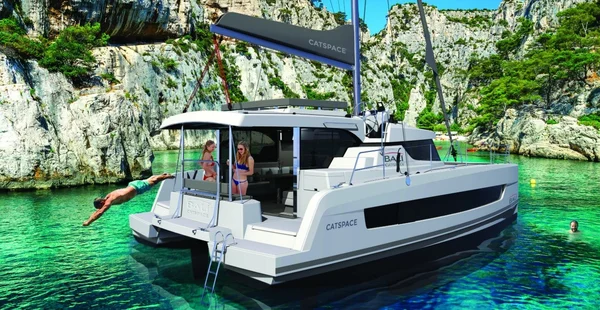 Bali Catspace af Dream Yacht Charter i Raiatea