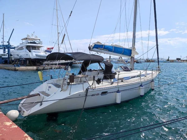 Elan 431 från Wind Fearless i Tribunj