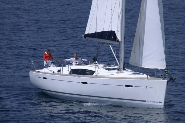 Oceanis 43 från Anemos Yachting i Aten