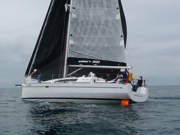 Elan 350 Performance par Vala Charter à Pula