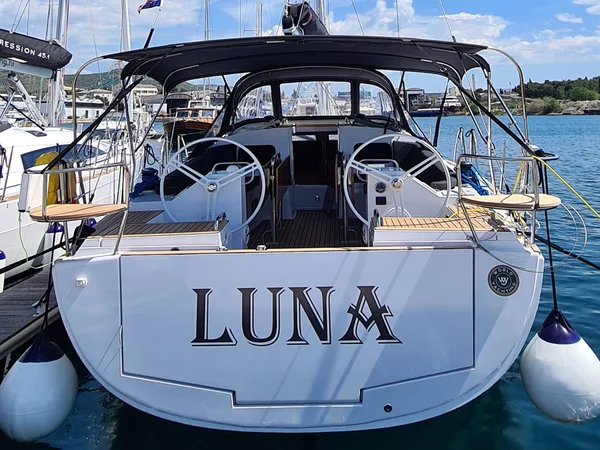 Elan Impression 45.1 van World Yachting Charter in Šibenik