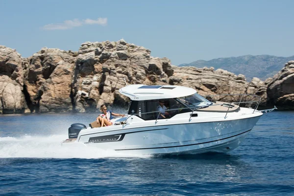 Merry Fisher 795 av Charter Trogir i Trogir