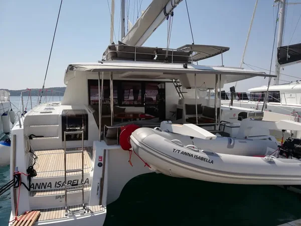 Fountaine Pajot Saba 50 van Wind Seychelles in Victoria