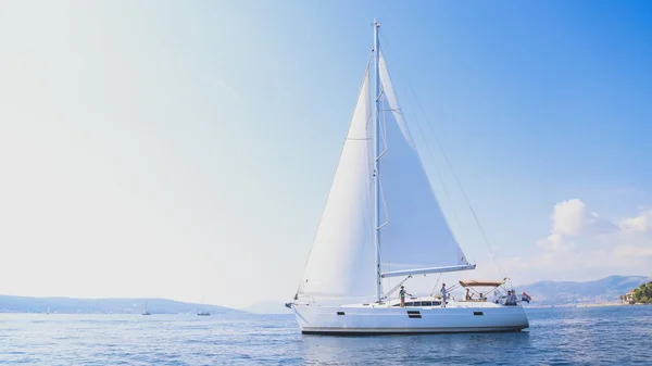 Elan Impression 50 af Orvas Yachting i Split