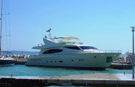 Ferretti Yachts 880 af Istion Yachting i Salamis