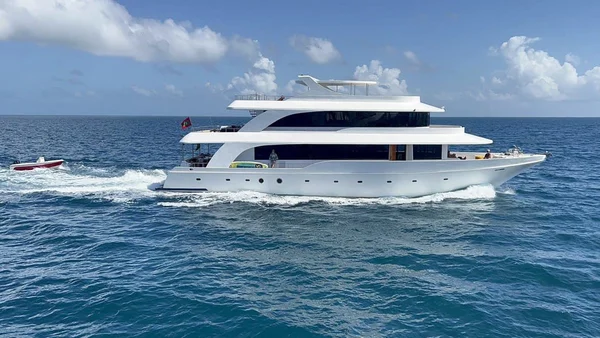 North Seven van Maldives Charters in Malediven