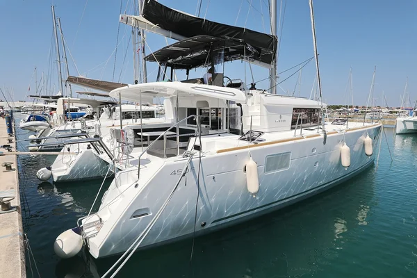 Lagoon 450 F af Master Yachting i Sukošan
