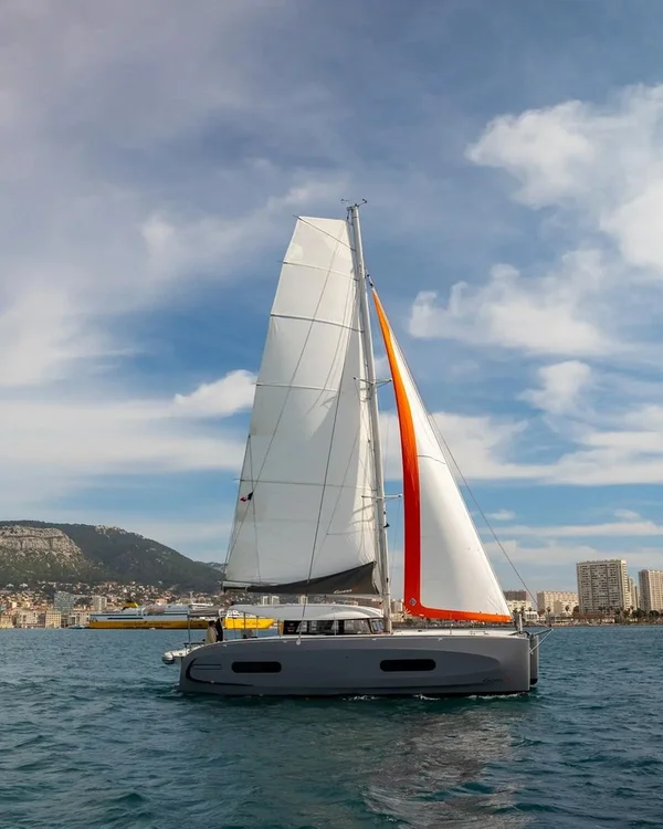 Excess 11 af Blue Wave i Toulon