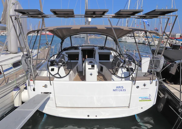 Sun Odyssey 410 da Olympic Yachting em Lavrion