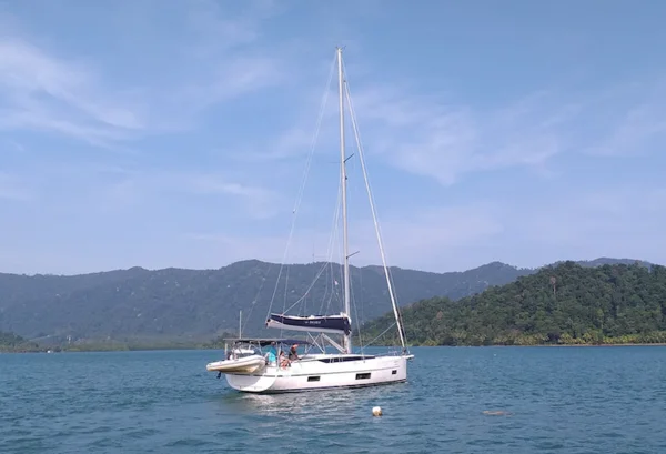 Bavaria C45 van Island Spirit Charters in Koh Samui
