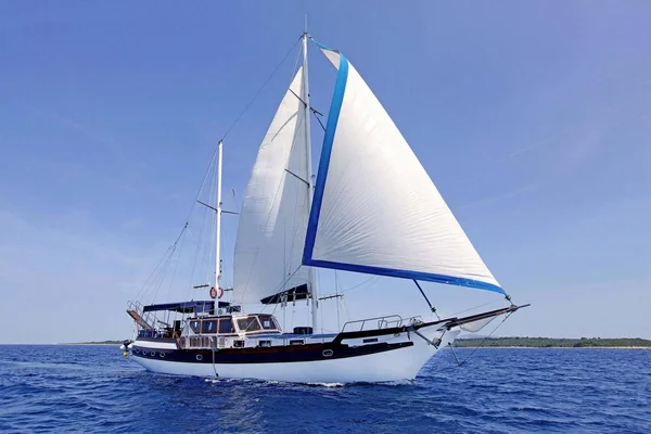 XNA van Bloem Yachts in Split