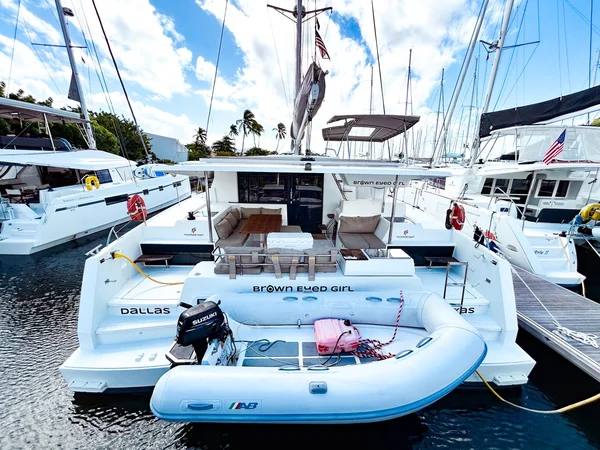 Fountaine Pajot Astréa 42 av Horizon Yacht Charters i Nanny Cay