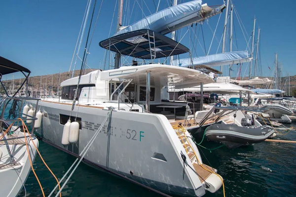 Lagoon 52 F de Dream Yacht Charter en Bahía Santa Ana