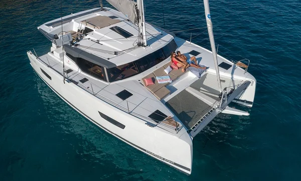 Fountaine Pajot Astréa 42 von Blue Wave in Toulon