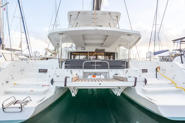 Lagoon 46 von Horizon Yacht Charters in Nanny Cay