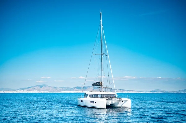 Lagoon 42 de Ortsa Sailing en Atenas