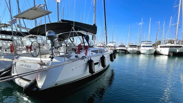 Sun Odyssey 479 från Panouseris Yacht Charters i Aten