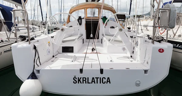 Elan E3 de Yacht4You en Castillo de Gomilica