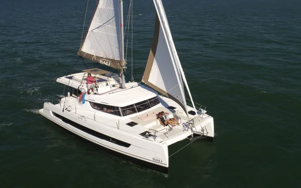 Bali Catspace par Dream Yacht Charter à Baie Sainte-Anne