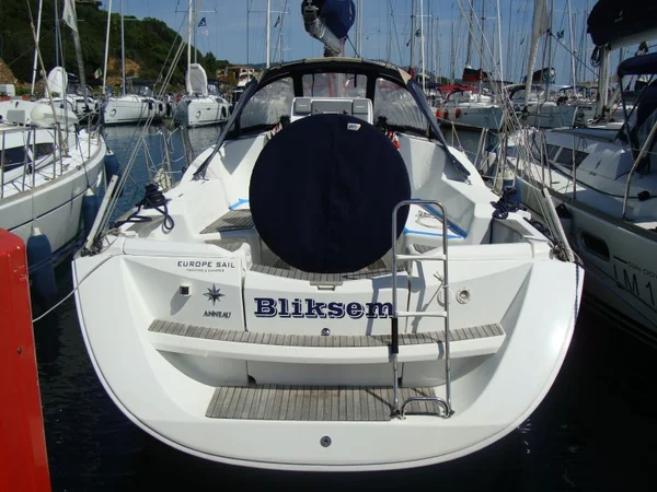 Sun Odyssey 36i Performance af Europe Sail Yachting Charter i Portisco