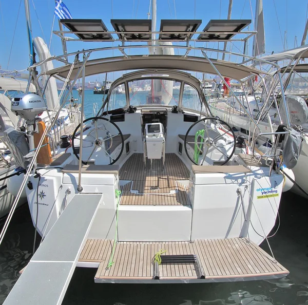 Sun Odyssey 449 par Olympic Yachting à Lavrion