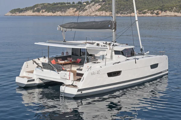 Fountaine Pajot Isla 40 from Istion Yachting in Lavrion