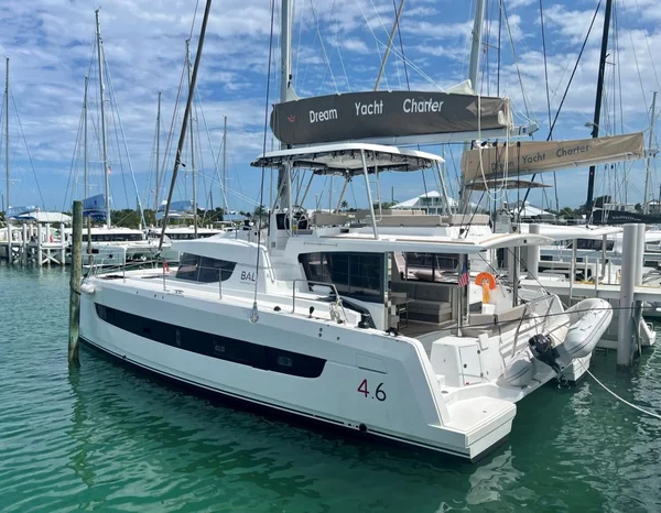 Bali 4.6 af Dream Yacht Charter i Nassau
