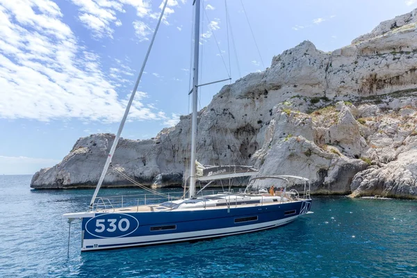 Dufour 530 af BVI Yacht Charters i Road Town