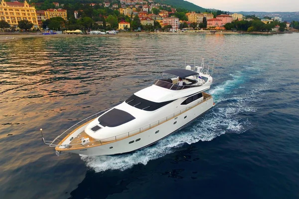 Maiora 20 from BomiShip Yachting in Split