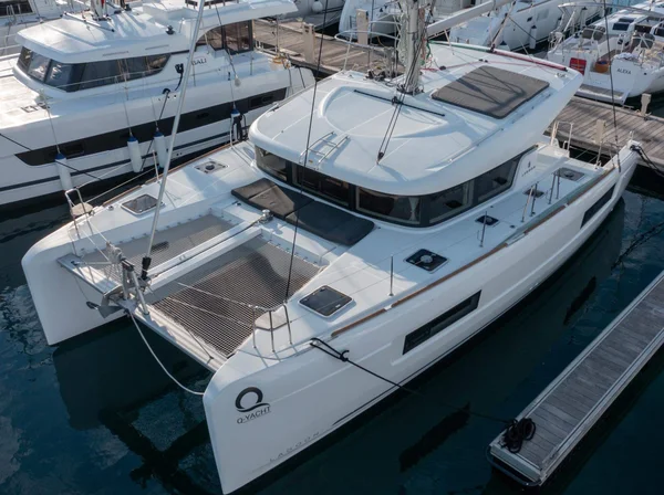 Lagoon 40 yritykseltä Q-Yacht Primoštenissa