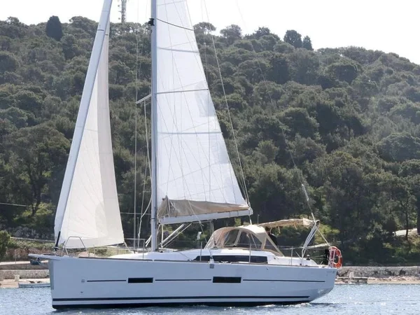 Dufour 382 Grand Large par Set Sail à Toulon