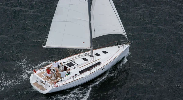 Océanis 34 af Roses Sailing i Girona