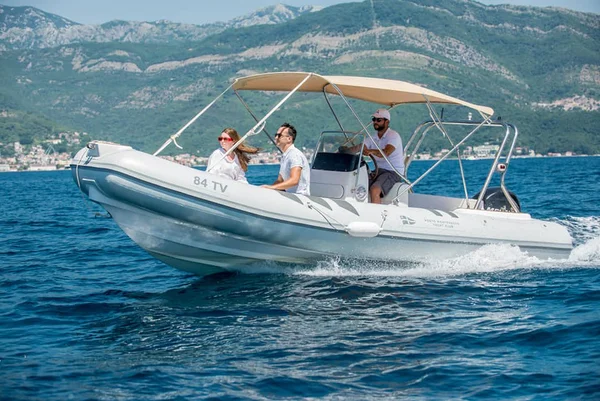 Stingray Predator 640 yritykseltä FLOW Yacht Club Tivatissa