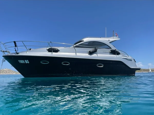 Mirakul 30 yritykseltä Max Yacht Sukošanissa