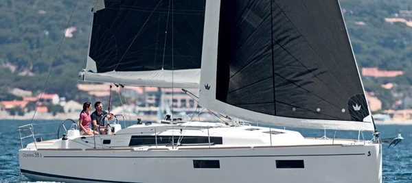 Oceanis 381 da Dream Yacht Charter em Zaton