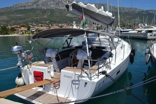 Hanse 455 from Green Wave Yacht Charter in Biograd na moru