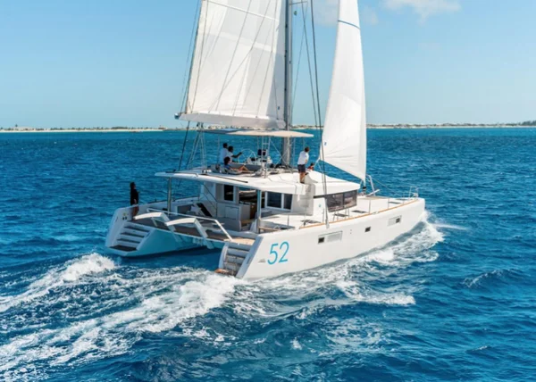 Lagoon 52 de The Catamaran Company en Parham Town